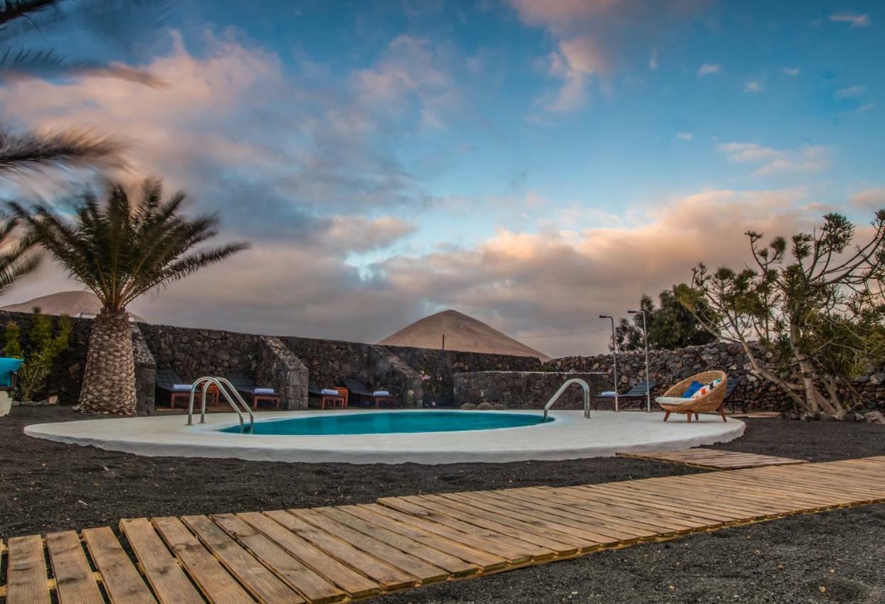 Los Lirios Hotel Rural - Adults Only Tias Exterior photo