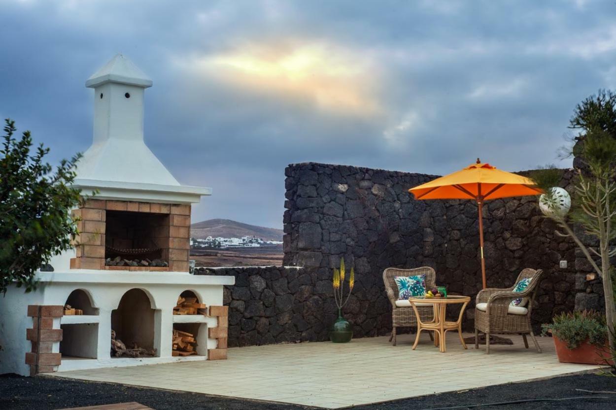 Los Lirios Hotel Rural - Adults Only Tias Exterior photo