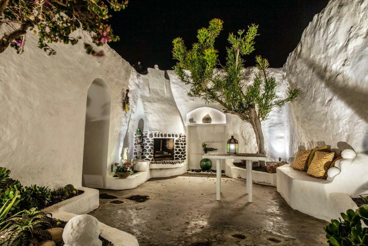 Los Lirios Hotel Rural - Adults Only Tias Exterior photo