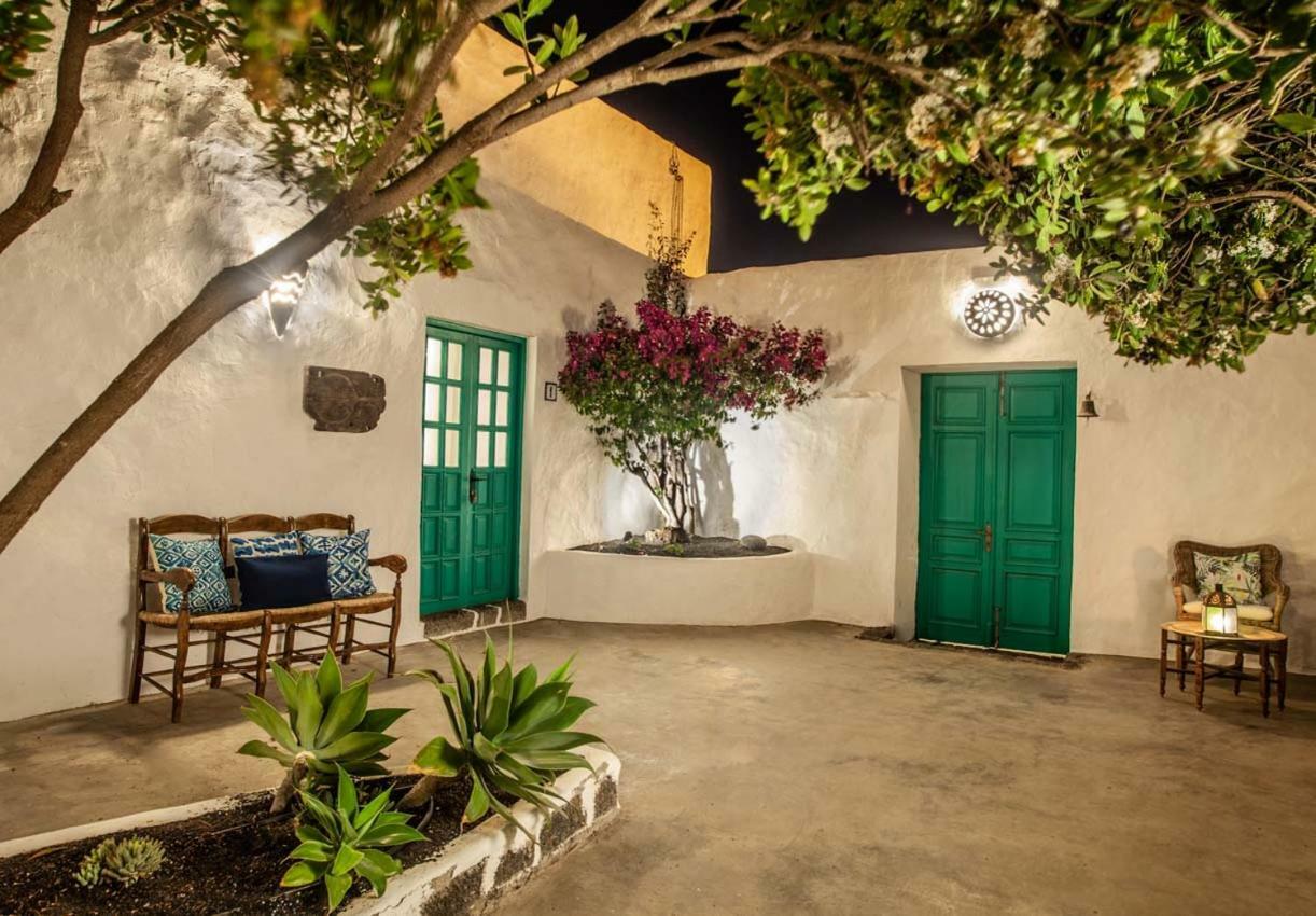 Los Lirios Hotel Rural - Adults Only Tias Exterior photo