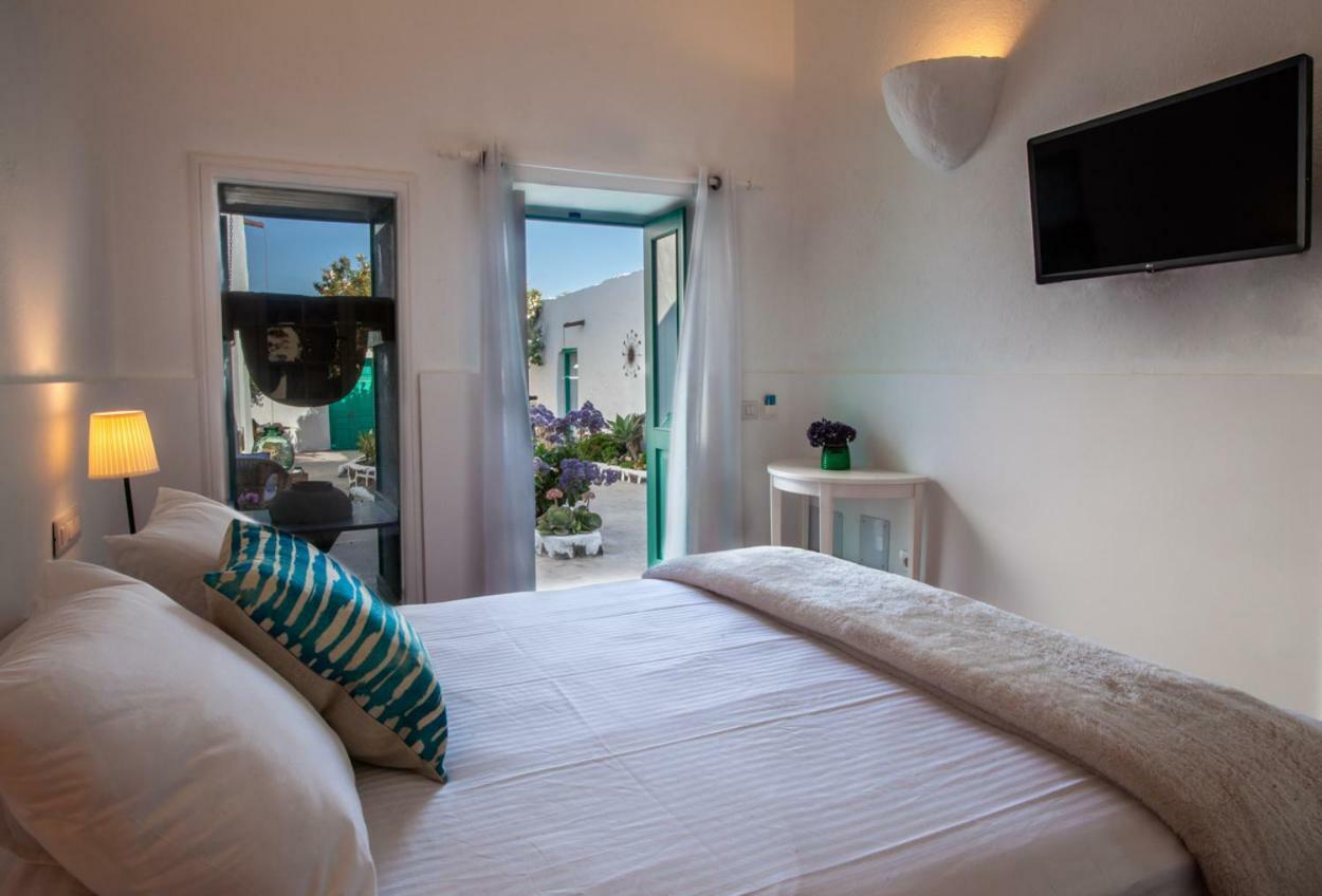 Los Lirios Hotel Rural - Adults Only Tias Exterior photo